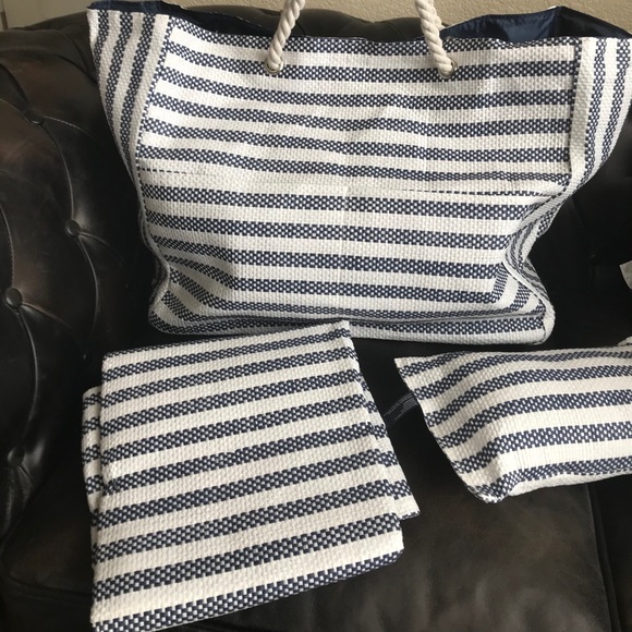 DSW Handbags - NWOT DSW Limited Beach Bag Set